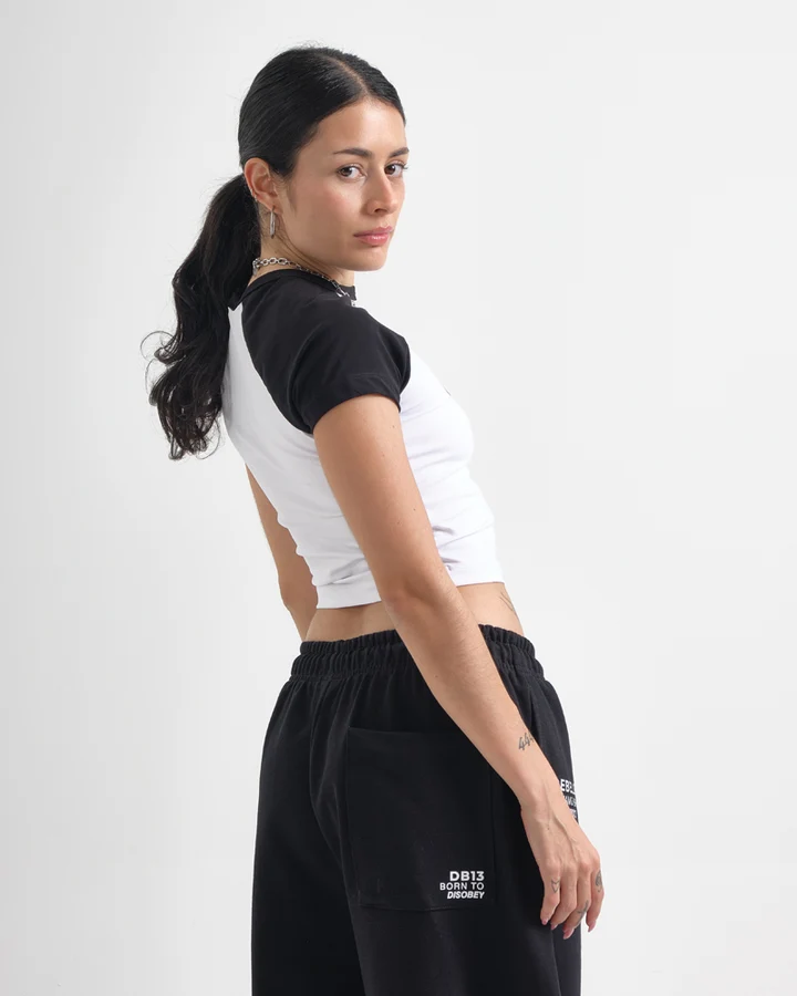 Crop Top Rebels - Imagen 3