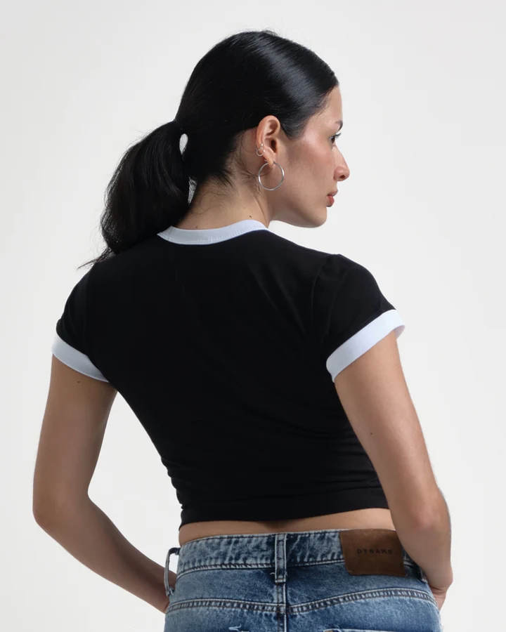 Crop Top Negro Built Diferent - Imagen 2